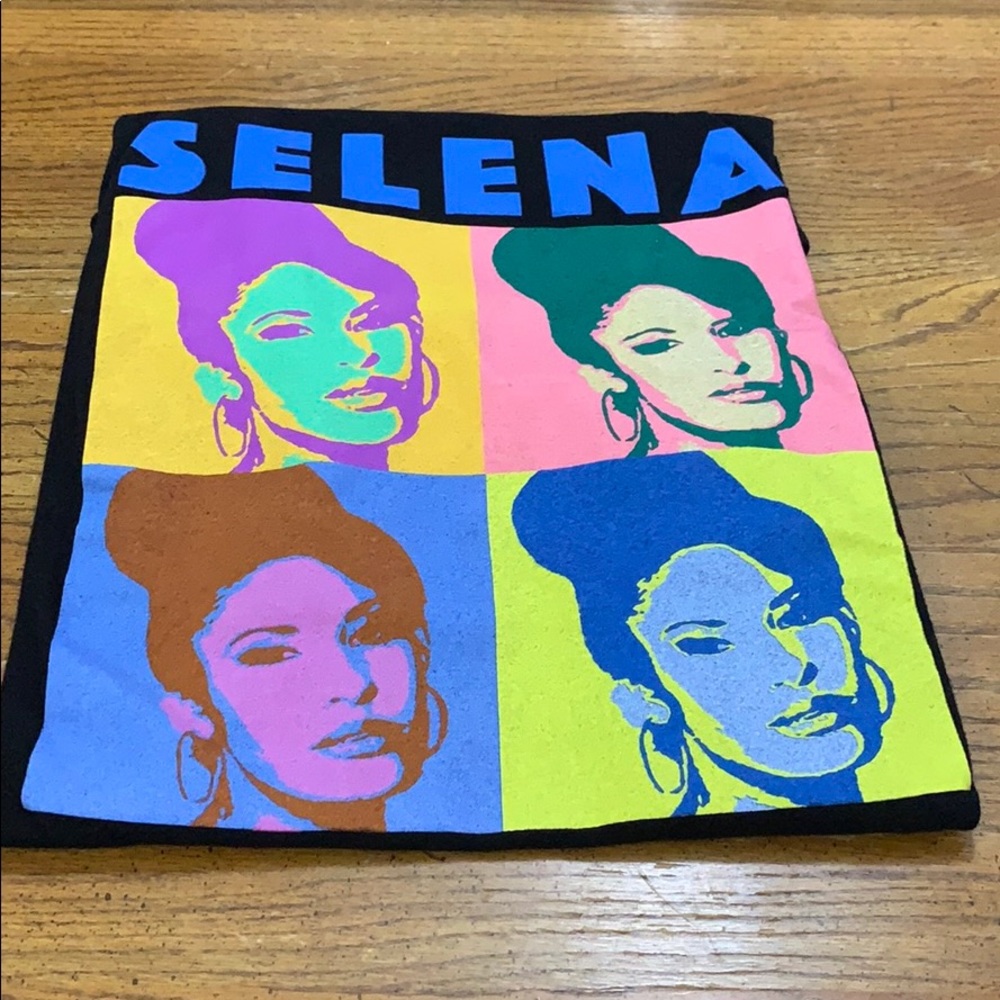 ✨3/$15 ✨ XL Selena Graphic Tee